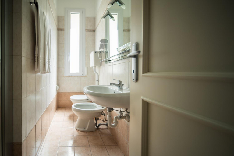 Bathroom 4, Hotel Rosabianca, Rimini