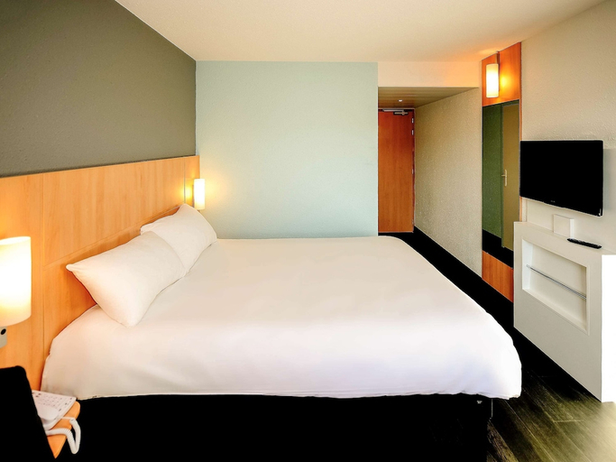 Bedroom 3, ibis Lyon Est Beynost A42, Ain