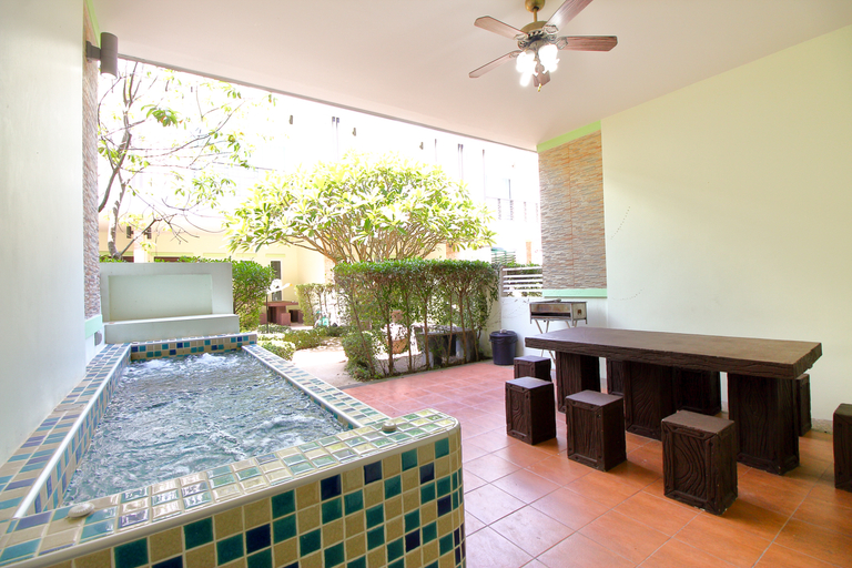 Food & Drinks, RedDoorz Plus Baan Noppadol Hua Hin Resort, Hua Hin