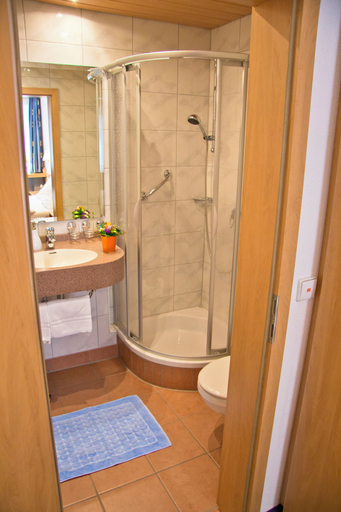 Bathroom 5, Hotel Krone, Freudenstadt