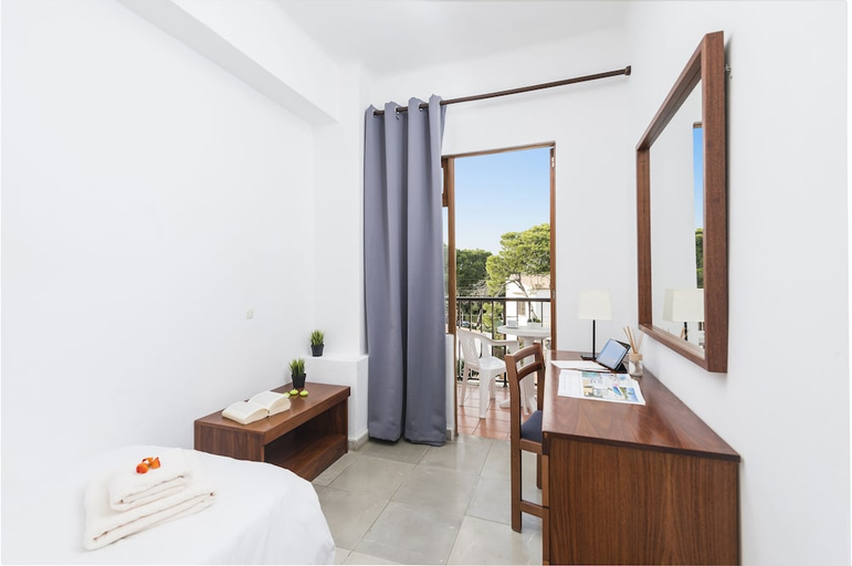 Bedroom 3, Hotel Santanyi Port, Baleares