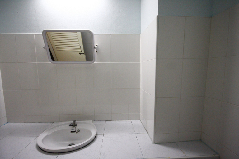 Bathroom 3, Narasiri Service Apartment, Muang Prachin Buri