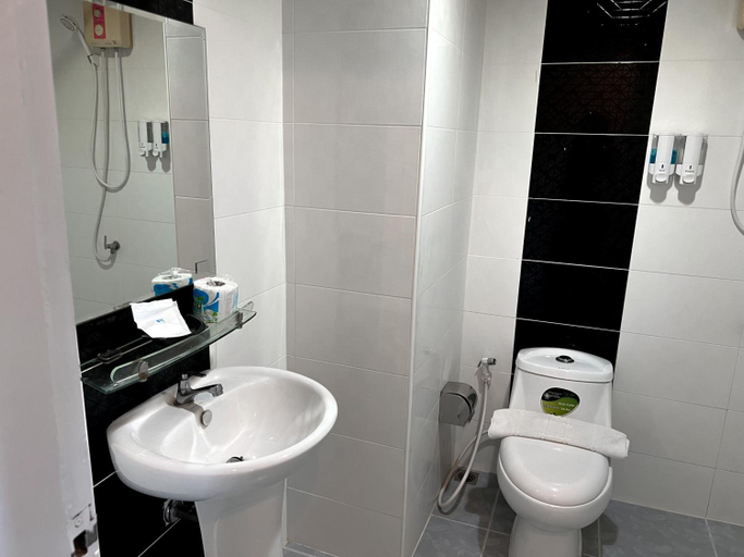 Bathroom 4, River Grand Hotel Hat Yai, Hat Yai