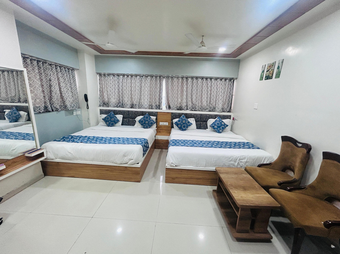 Room 3, Hotel Dev Palace, Ahmadabad