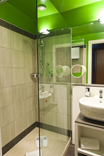 Bathroom 5, Four Points Flex by Sheraton Bologna Airport, Bologna