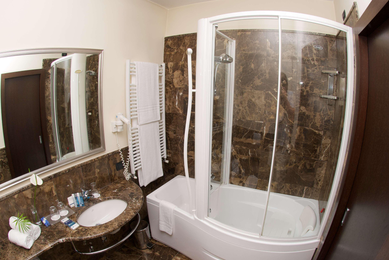 Bathroom 4, B&B HOTEL Bergamo Executive, Bergamo