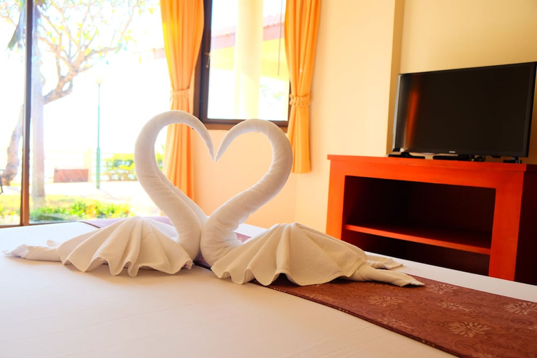 Bedroom 2, New Travel Beach Resort, Tha Mai
