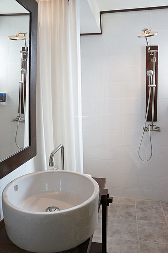 Bathroom 5, Kampaeng Ngam Hotel - Steps to Night Bazaar & Old City, Muang Chiang Mai