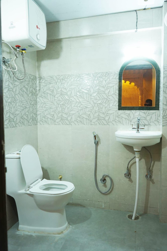 Bathroom 3, Batra Guest House, Varanasi