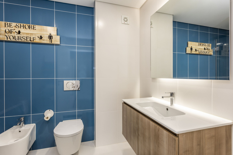 Bathroom 5, You and the sea, Mafra