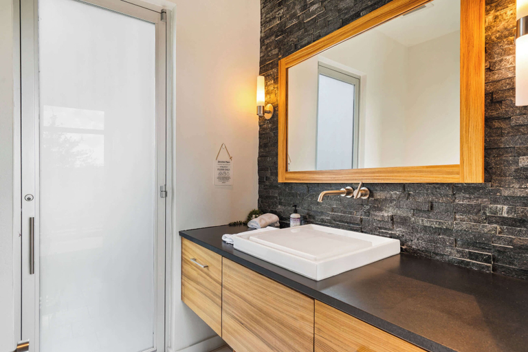 Interior 5, Luxury Hilltop Villa With Hot Tub & Scenic Views, Travis
