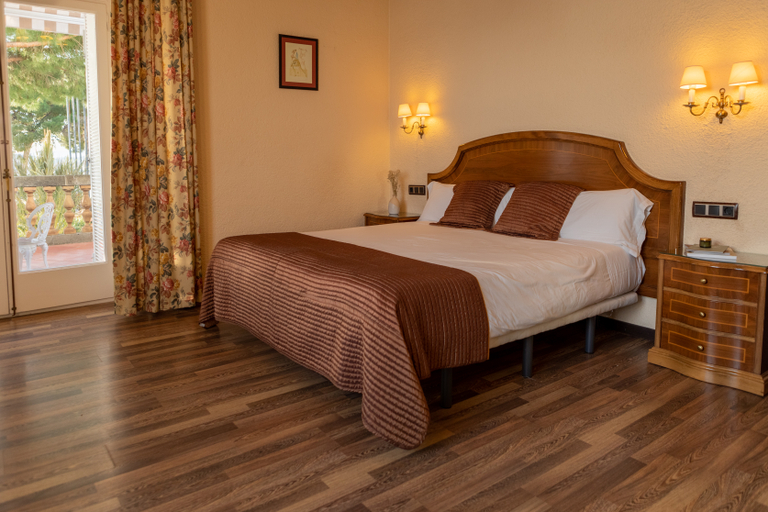 Bedroom 3, Roger de Flor by Seleqtta Hotels, Girona