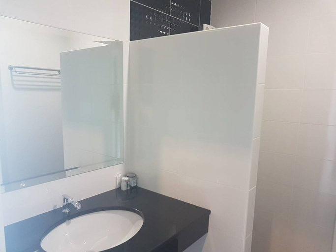 Bathroom 4, The Bed Hotel, Muang Phitsanulok