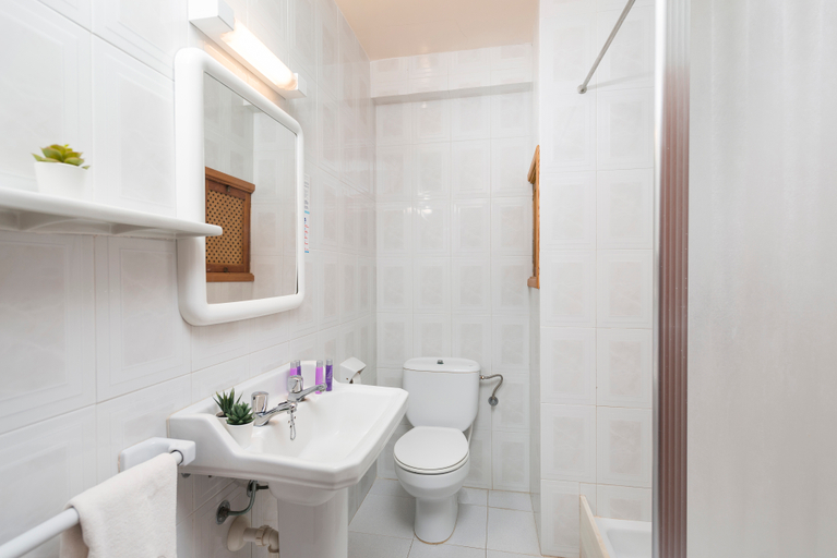 Bathroom 4, Hotel Santanyi Port, Baleares