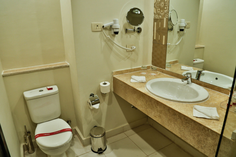 Bathroom 5, Amarina Abu Soma Resort & Aquapark, Safaja
