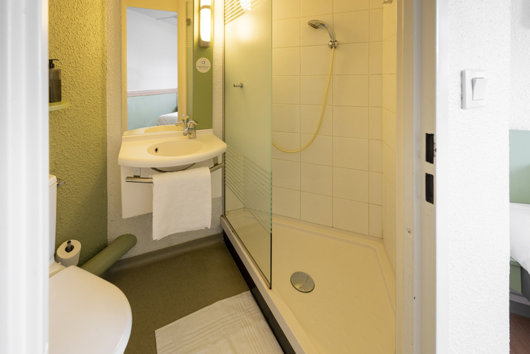 Bathroom 4, B&B HOTEL Toulouse Cité de l'Espace Gonord, Haute-Garonne