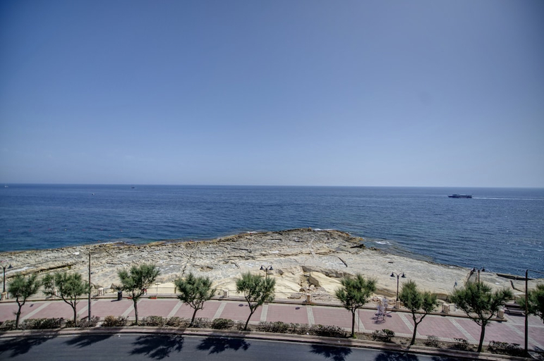Others 5, Europa Hotel