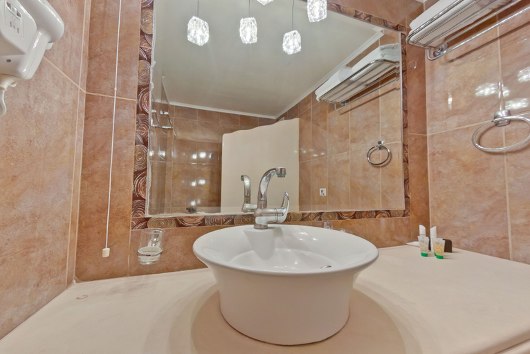 Bathroom 5, Palmariva Beach Hotel, Central Greece