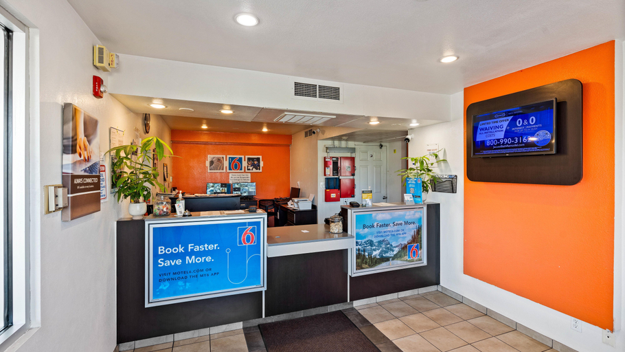 Public Area 2, Motel 6 Kalispell, Flathead