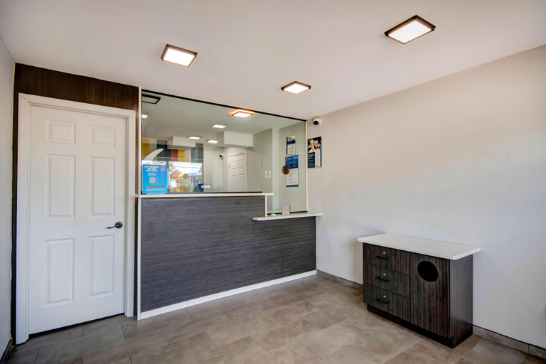 Public Area, Motel 6 - OSU N, Franklin