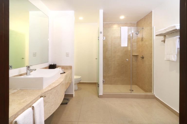 Bathroom 4, Courtyard by Marriott Guadalajara Andares, Zapopan