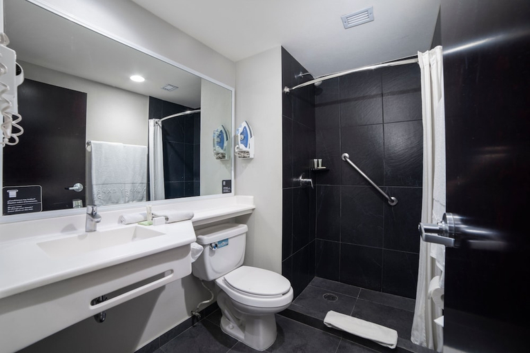 Bathroom 4, City Express Plus by Marriott Puerto Vallarta, Puerto Vallarta