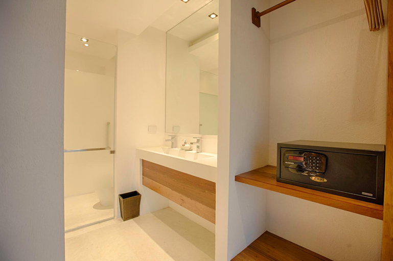 Bathroom 4, Natee the Riverfront Hotel Kanchanaburi, Muang Kanchanaburi