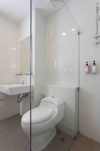 Bathroom 5, Easy Hotel, Muang Lamphun