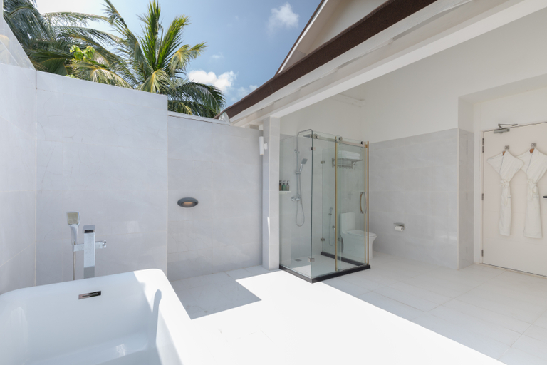 Bathroom 4, Dhigufaru Island Resort, Baa Atoll