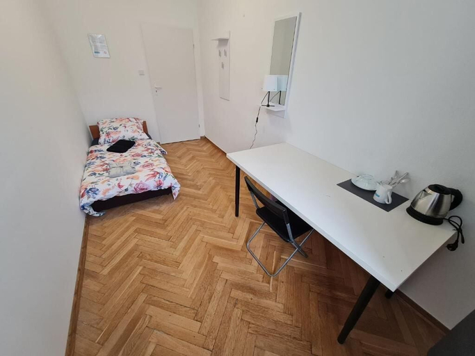 Room 2, Fantastic Inn Warsaw - O13, Warsaw