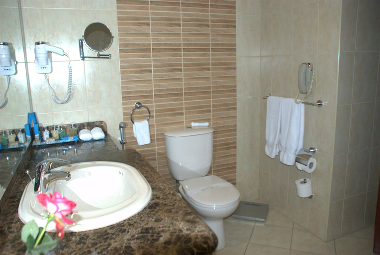 Bathroom 5, Safir Cairo, Ad-Duqi