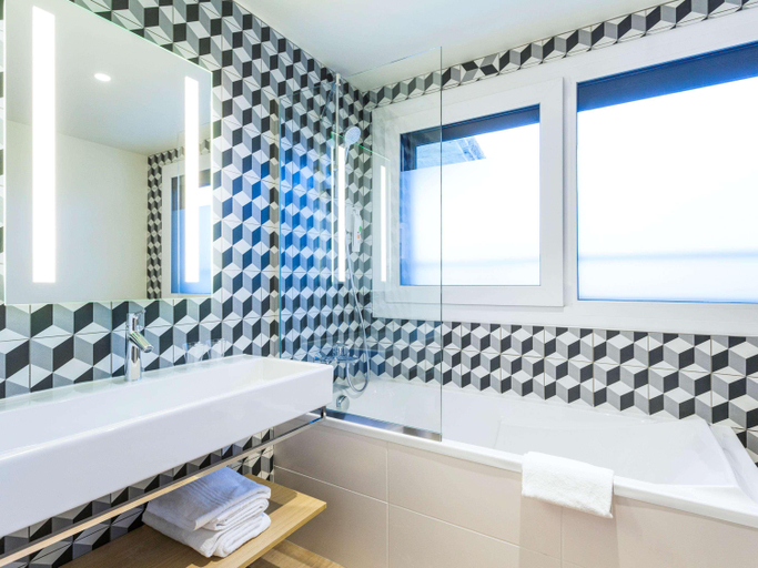 Bathroom 5, ibis Styles Bordeaux Sud Villenave d'Ornon, Gironde