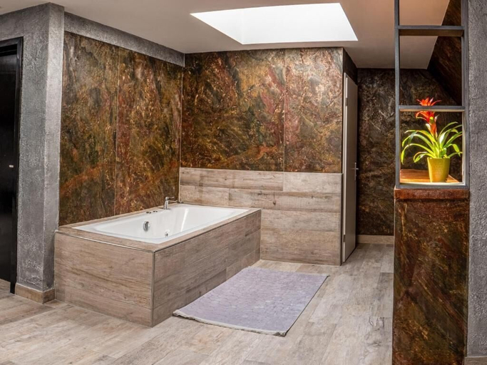 Bathroom 4, Buddha Hotel Zuchwil, Wasseramt
