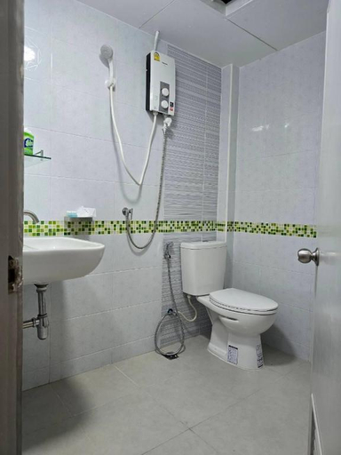 Bathroom 5, Laemthong Hotel, Hat Yai