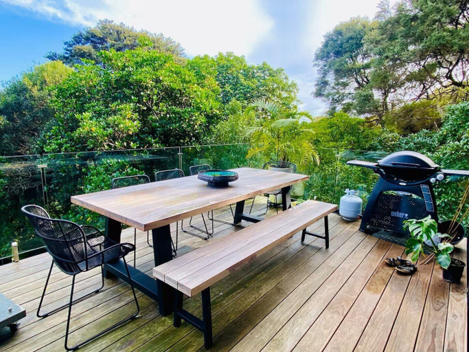 BBQ/picnic area, Onetangi Seaview Residence, Auckland