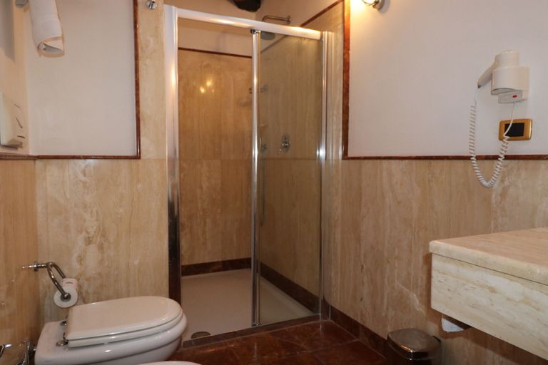 Bathroom 3, Villa Lampedusa Hotel Residence, Palermo