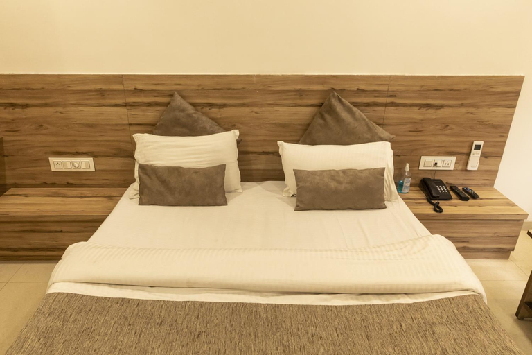 Bedroom 4, Hotel Adarsh Palace, Bhopal