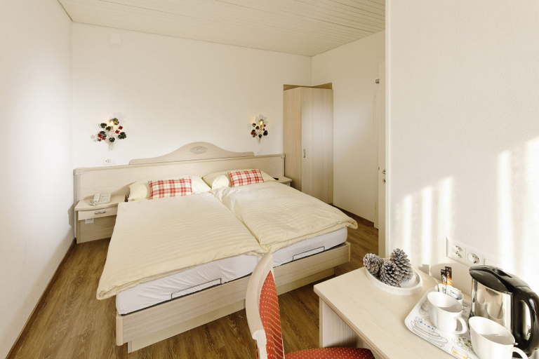 Bedroom 3, Hotel Beausite, Interlaken