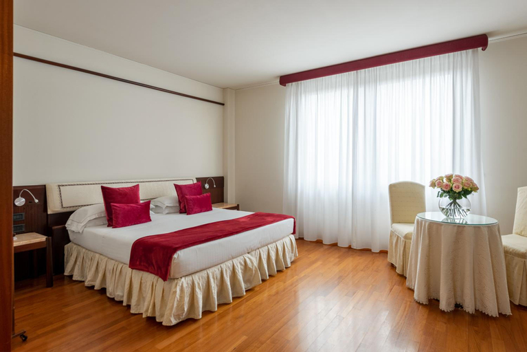 Bedroom 3, Hotel Leopardi, Verona