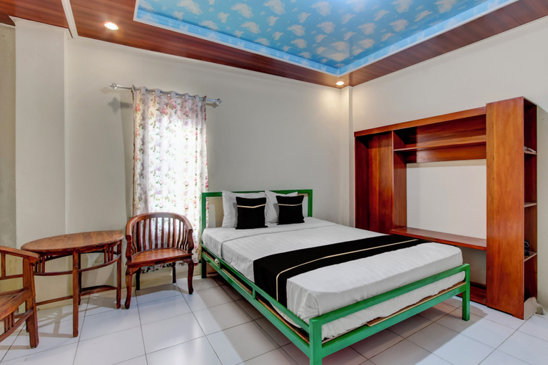 Room 5, OYO 95019 Jeppi Homestay, Magelang