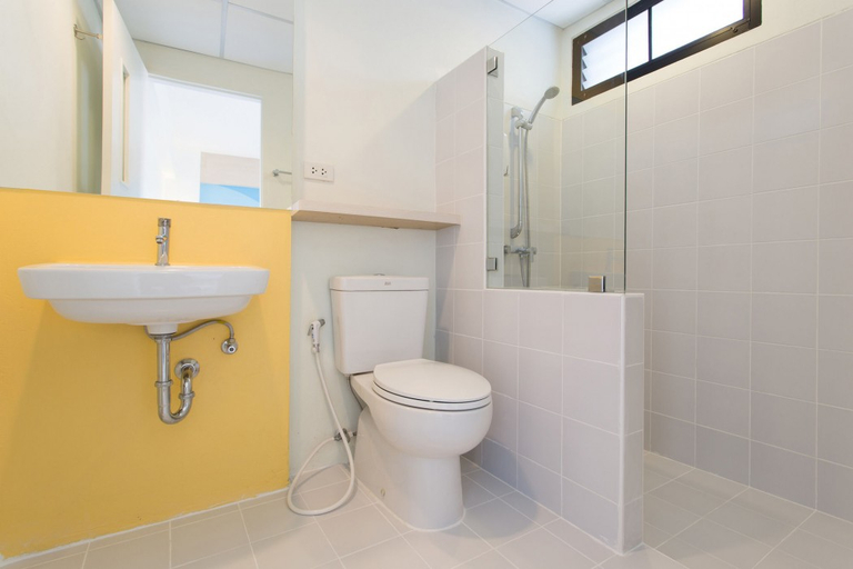 Bathroom 4, Hop Inn Phitsanulok, Muang Phitsanulok