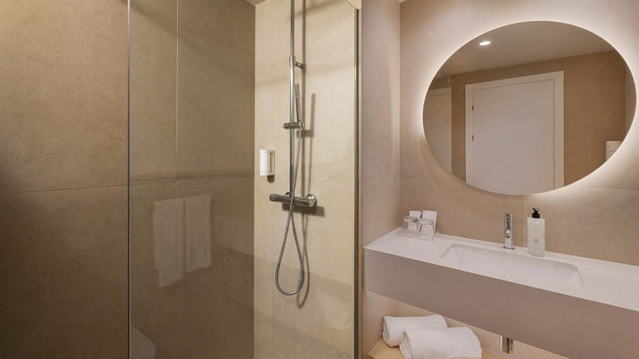 Bathroom 5, Protur Safari Park Aparthotel, Baleares
