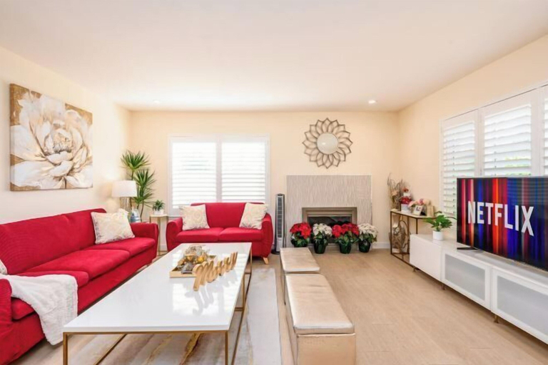 Lobby lounge 1, Beautiful Yard 7 Rooms 4 Bathrooms Near Disneyland, Los Angeles