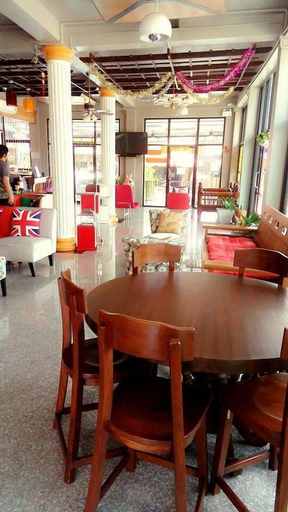 Food & Drinks 4, Waen Petch Place, Warin Chamrap