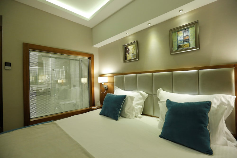 Bedroom 2, Karsiyaka Convention & Spa Hotel, Karşıyaka