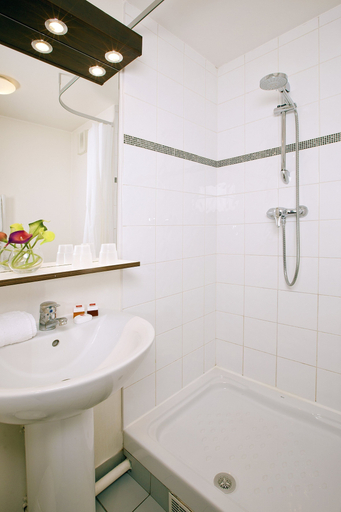 Bathroom 4, Sejours and Affaires Paris-Malakoff, Hauts-de-Seine