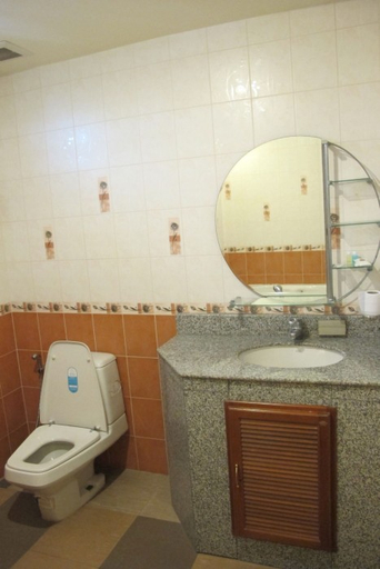 Bathroom 3, Chateau Vista Serviced Apartment, Si Racha