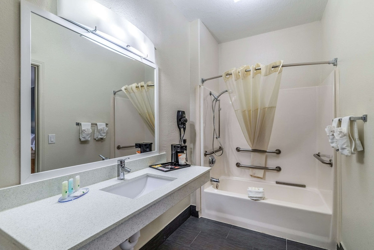 Bathroom 3, Quality Inn & Suites Canton, TX, Van Zandt