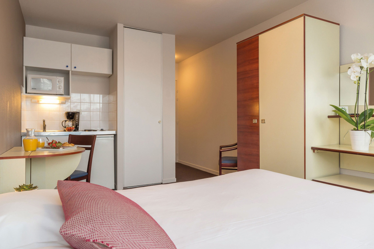 Bedroom 3, Appart'City Classic la Rochelle Centre, Charente-Maritime