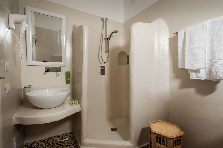 Bathroom 4, Mari del Sud Resort, Messina